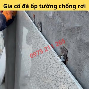 ke inox ốp tường